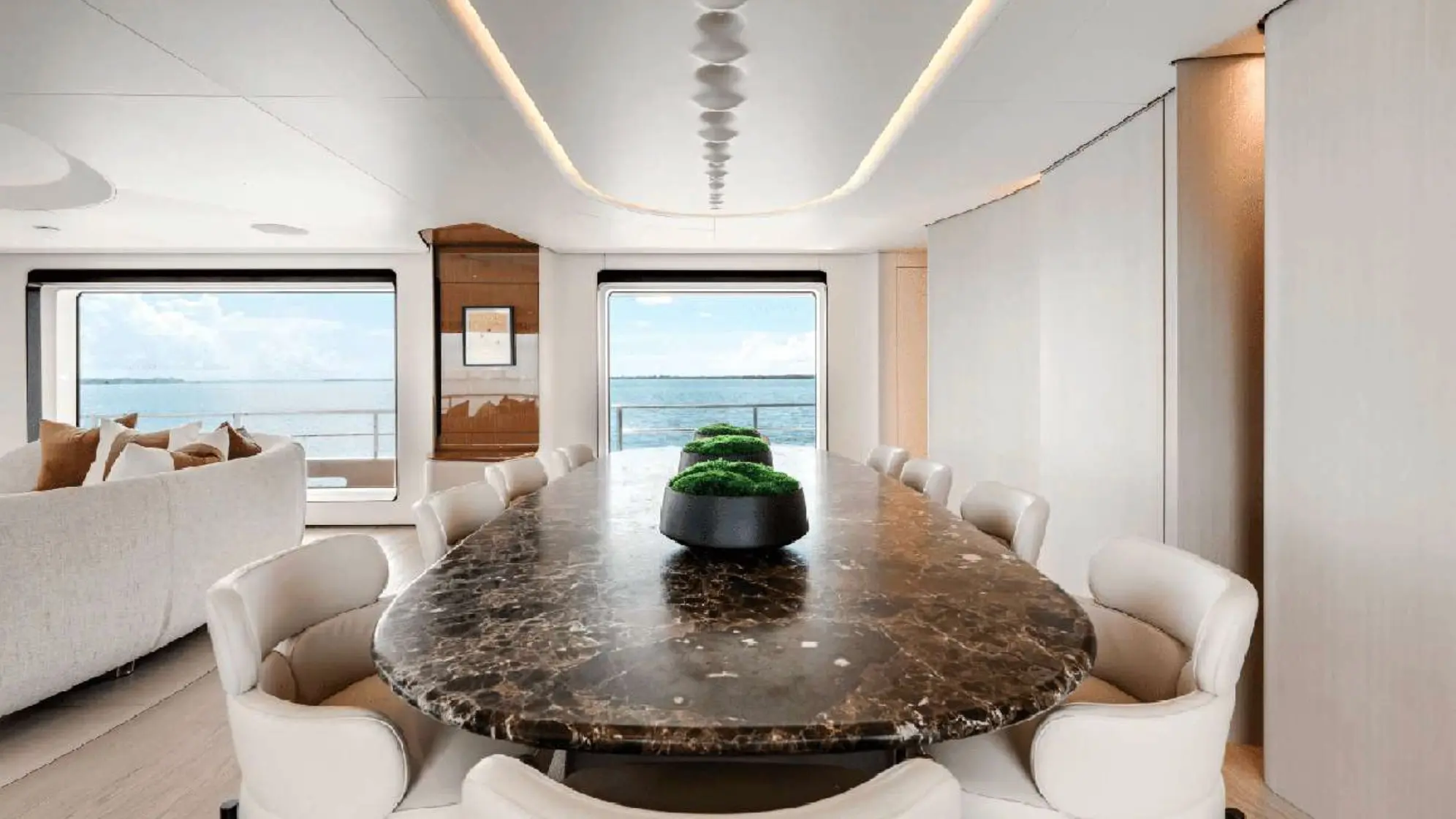 motoryacht_table