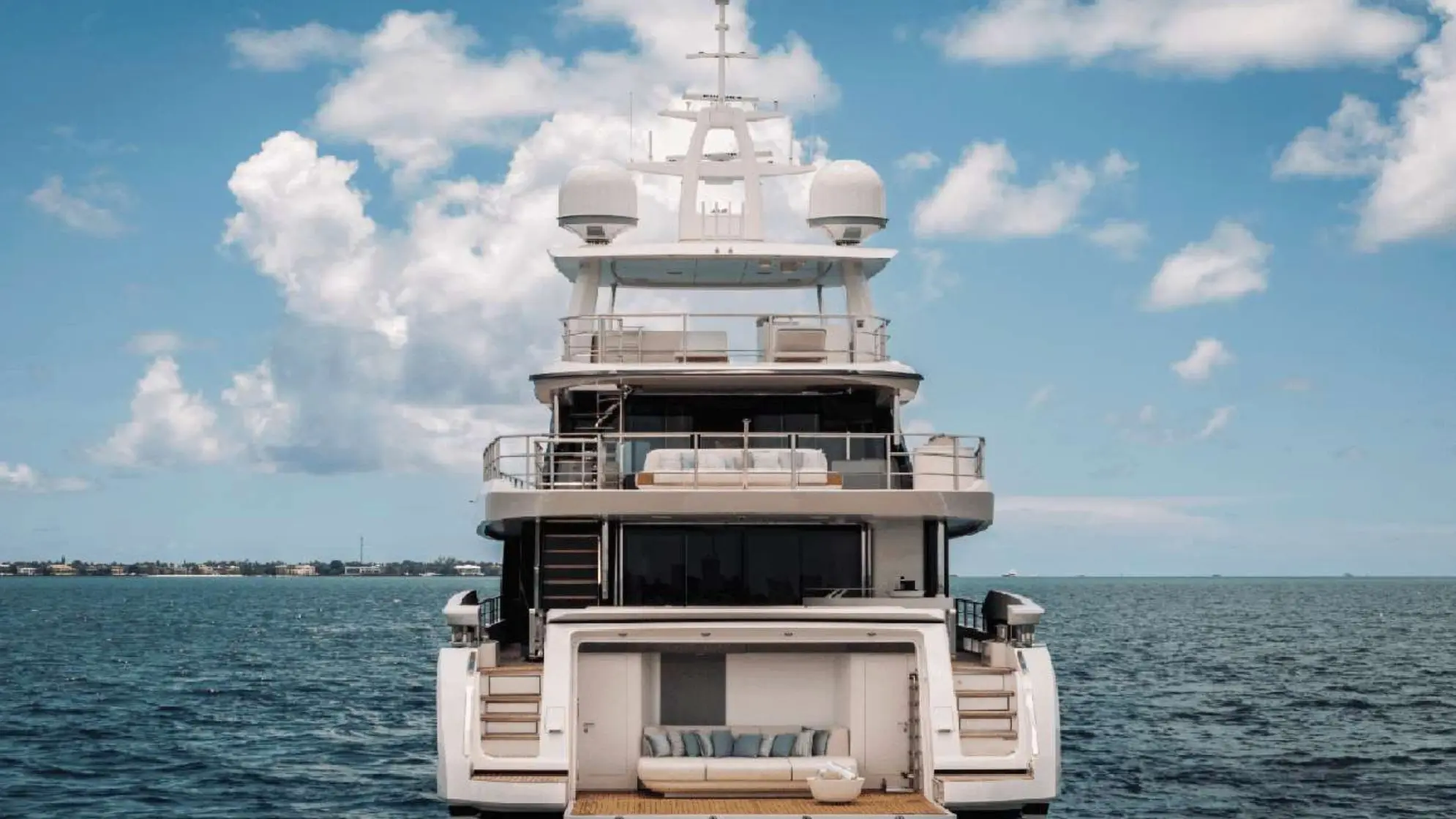 motoryacht_exterior