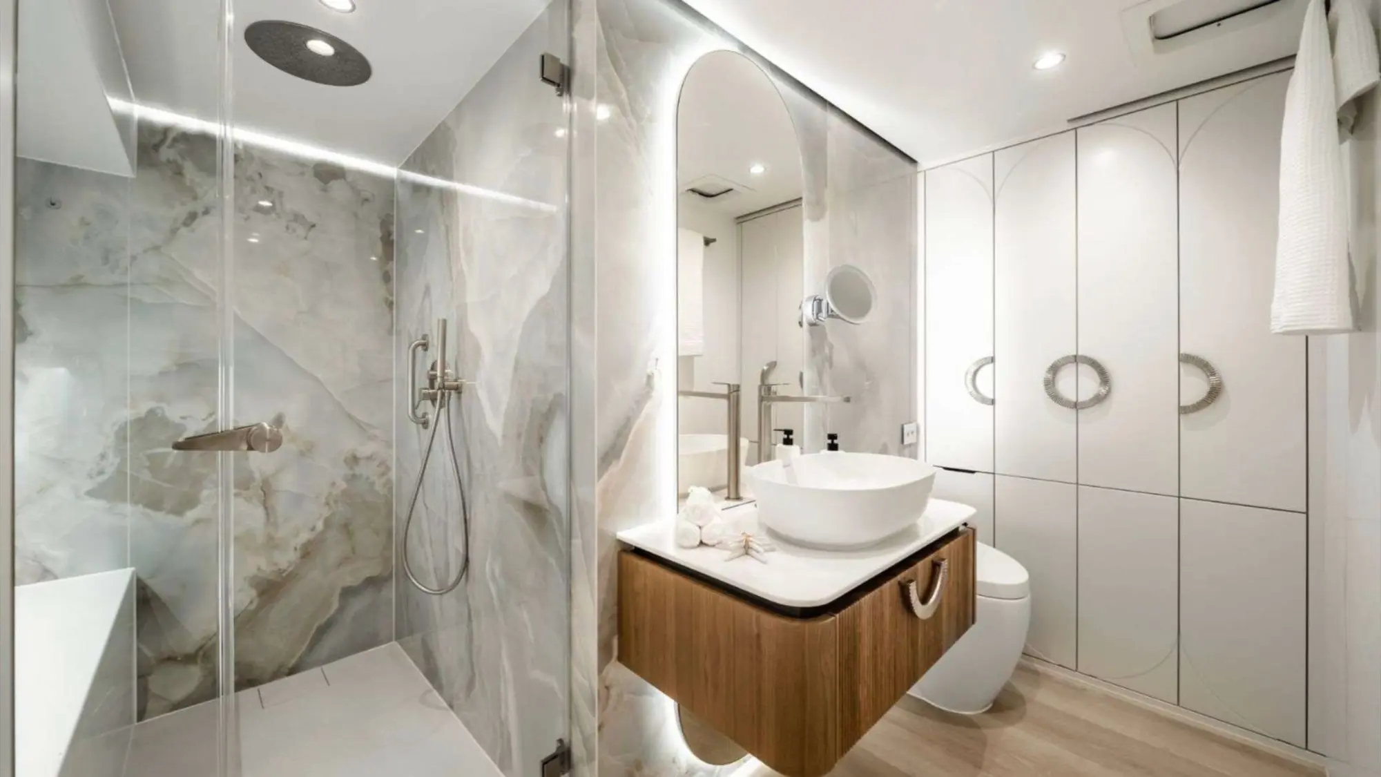 catamaran_ohana_bathroom