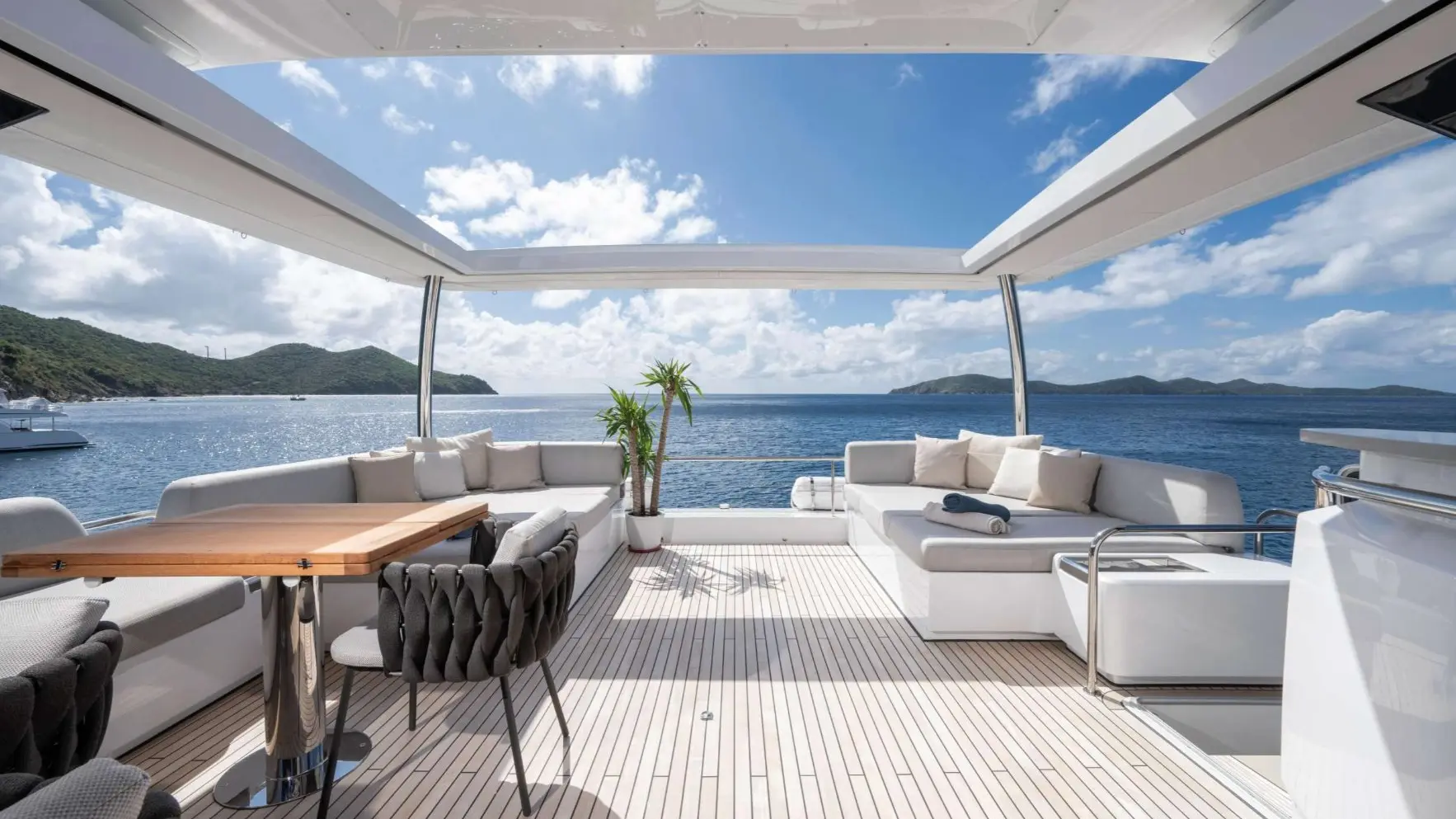 upper_deck_lagoon_catamaran