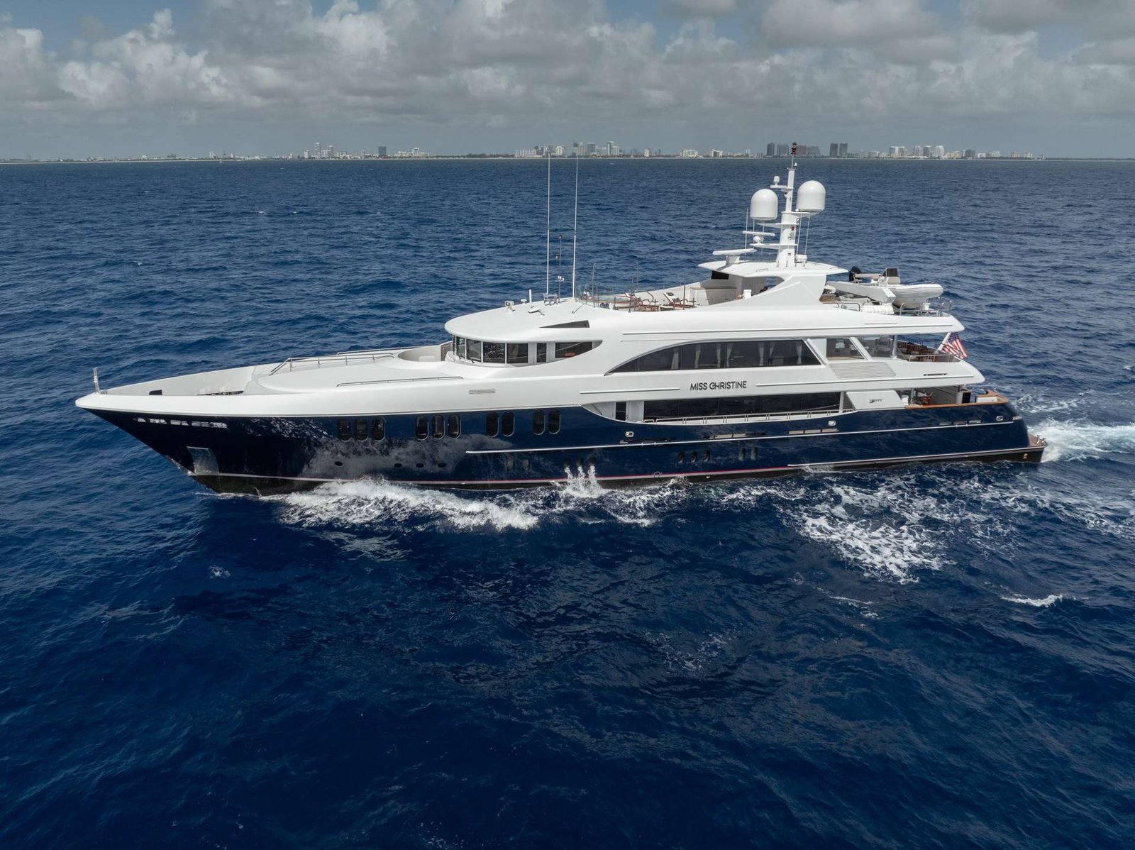 Yacht video tour preview