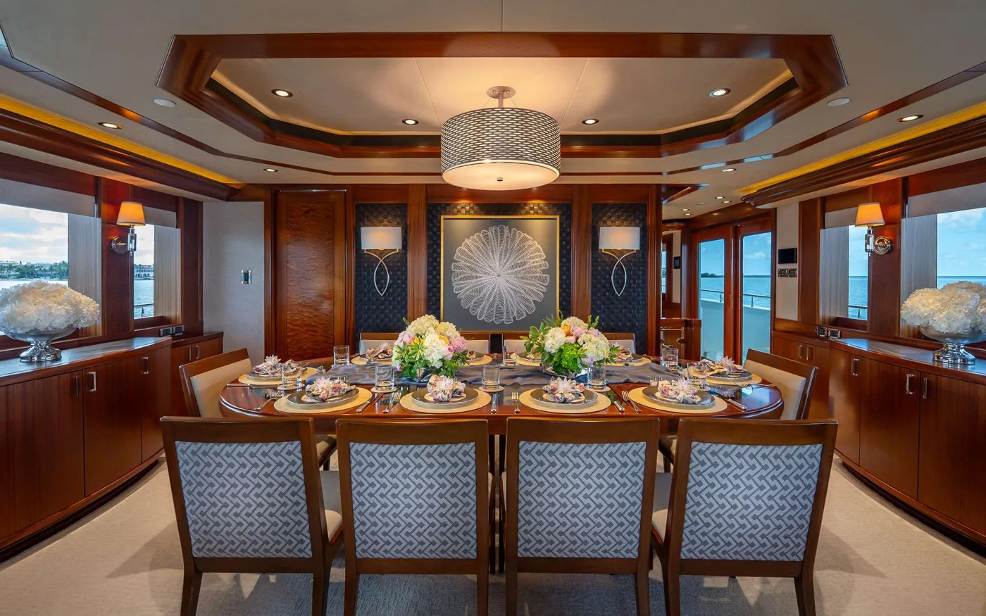 <p>Dining</p>