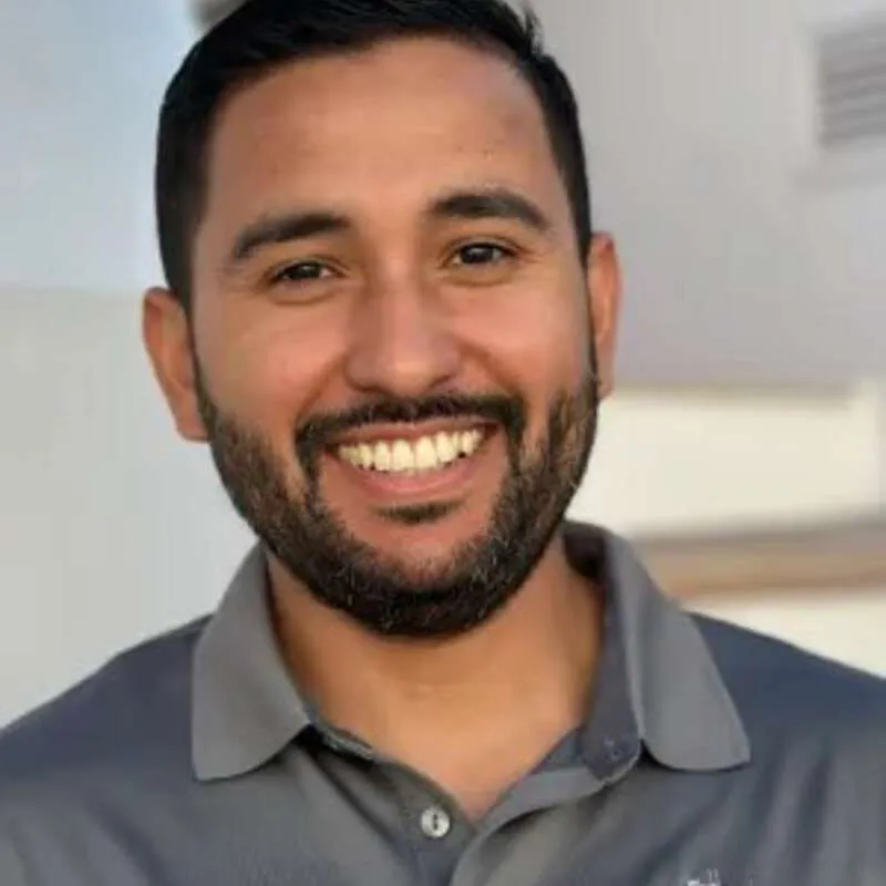 Enrique Munez Chief Engineer