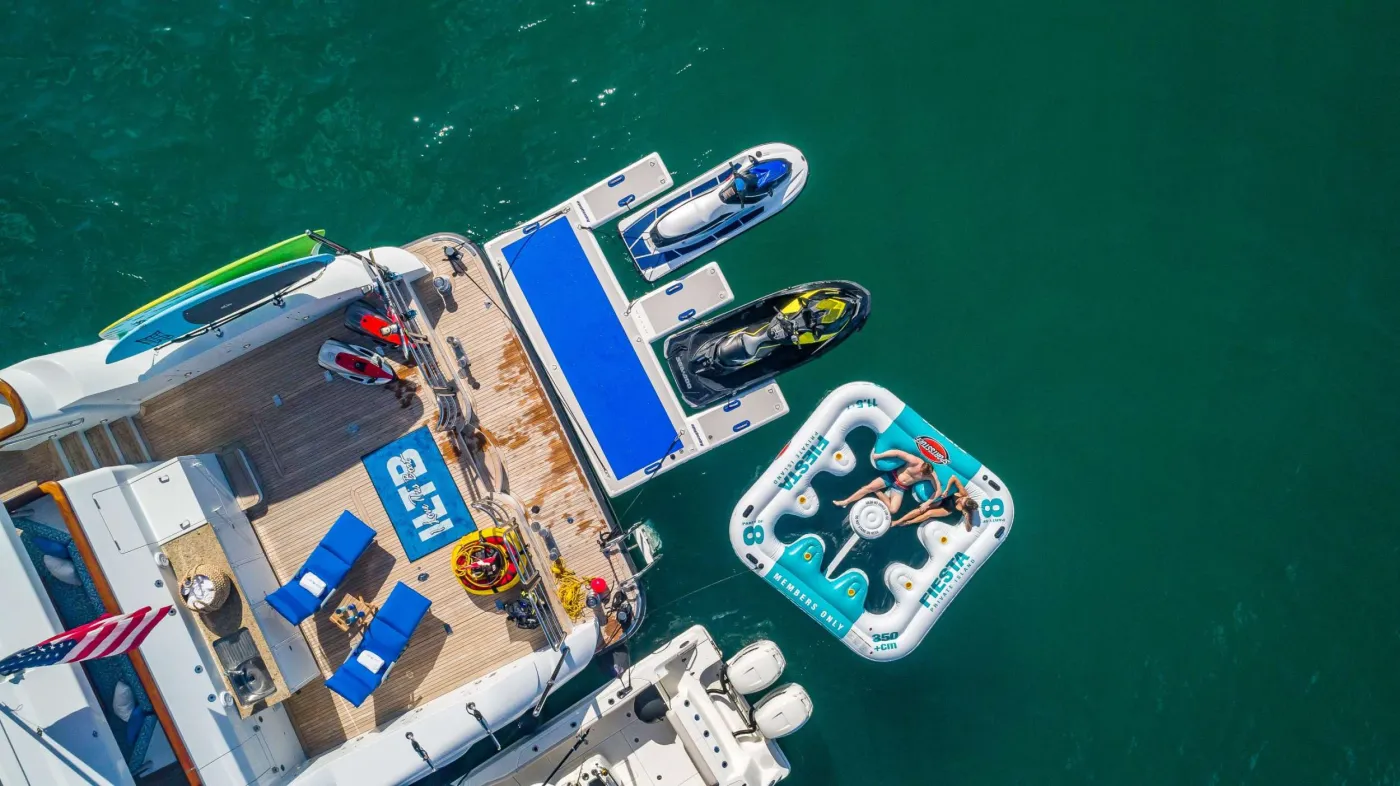 I LOVE THIS BOAT