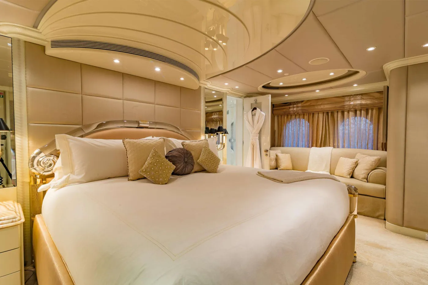 <p>Primary Stateroom</p>