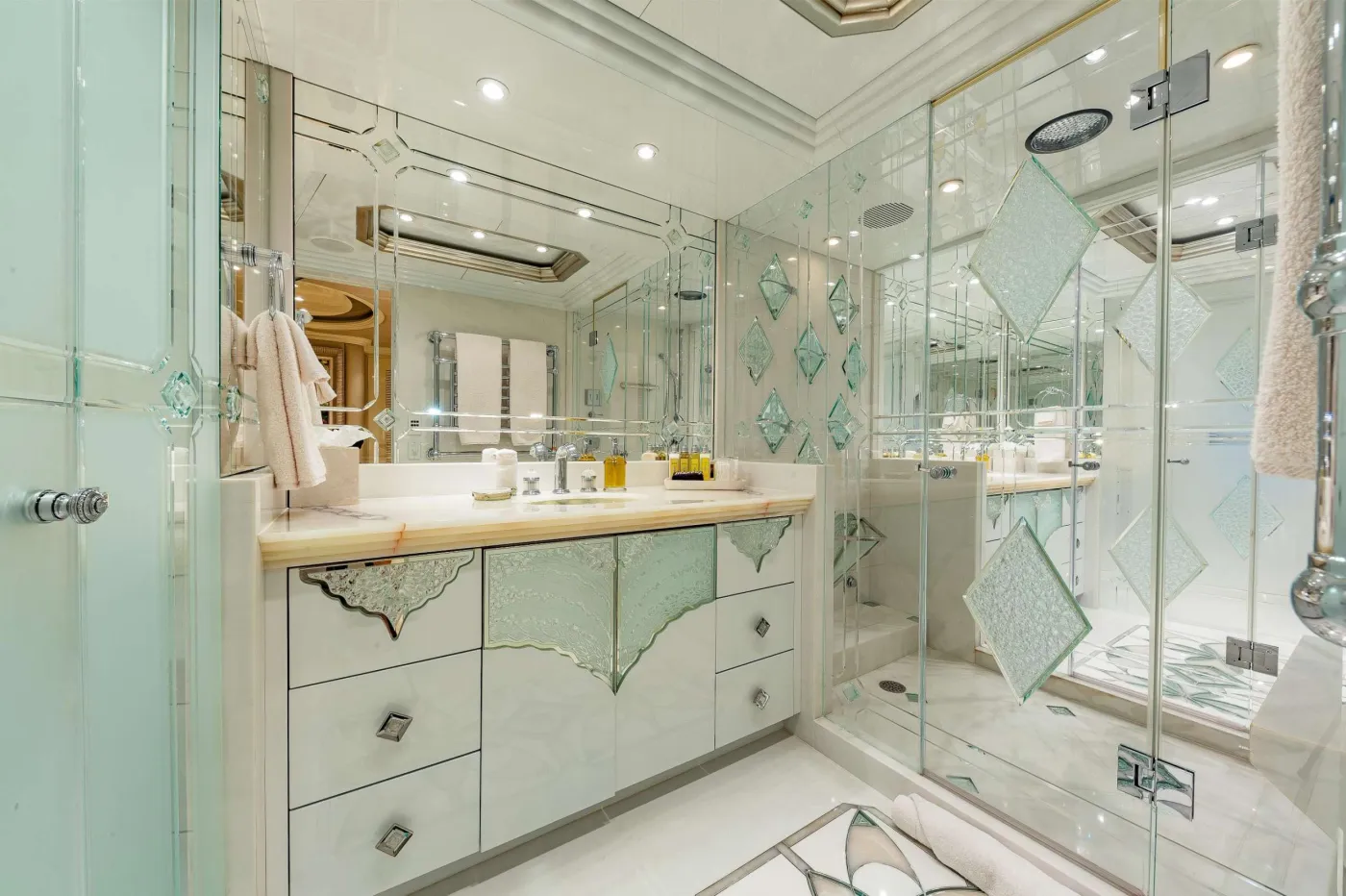 <p>Primary Stateroom En-Suite</p>