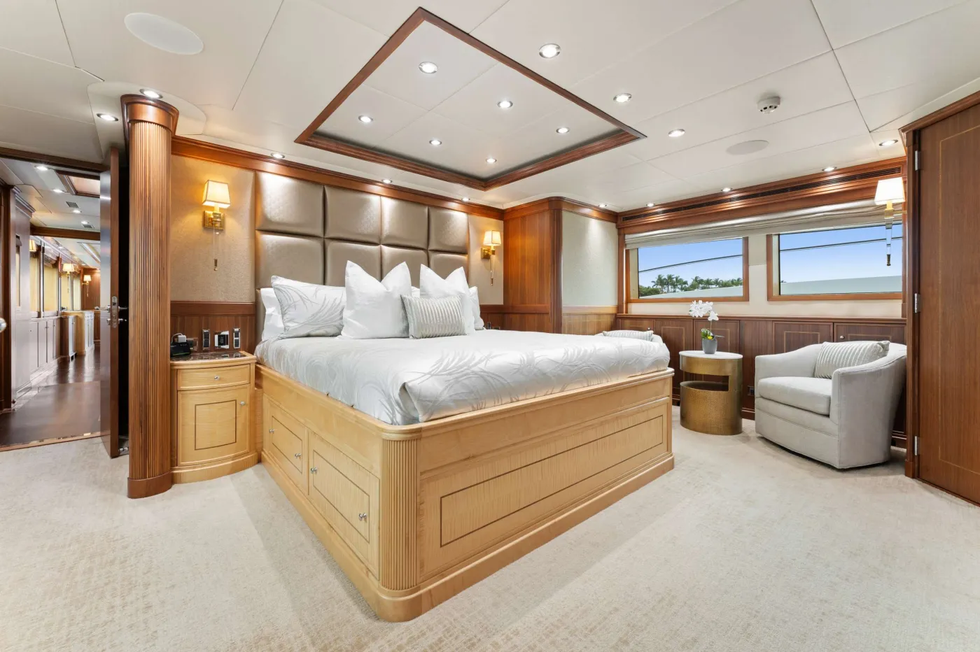 <p>Main Deck Master Stateroom</p>
