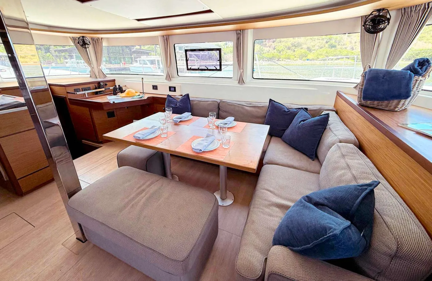 <p>The spacious and comfy saloon</p>