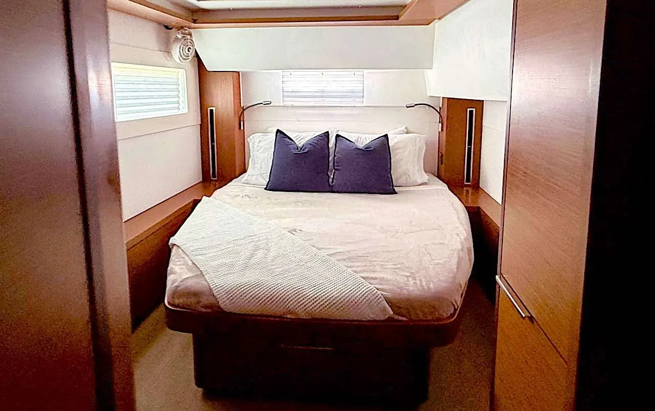 <p>Port aft guest queen</p>