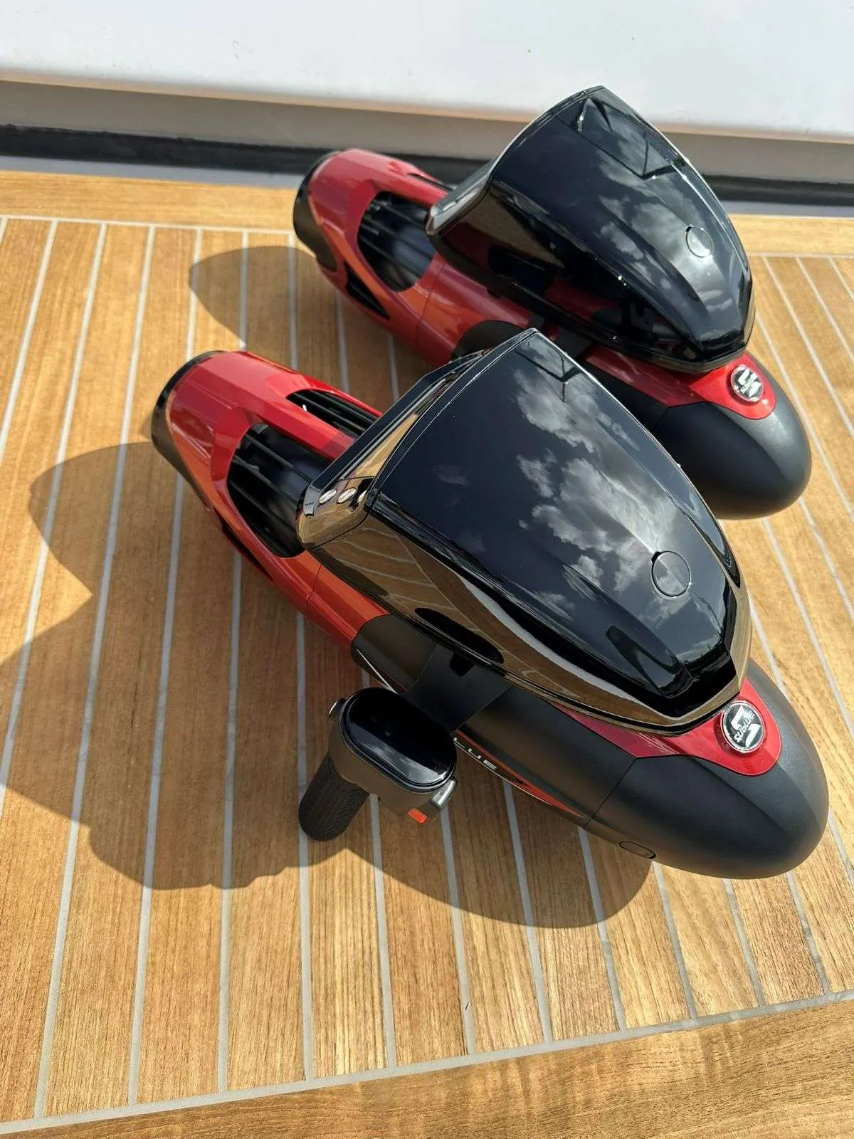 <p>Two Sea Scooters (Sublue)</p>