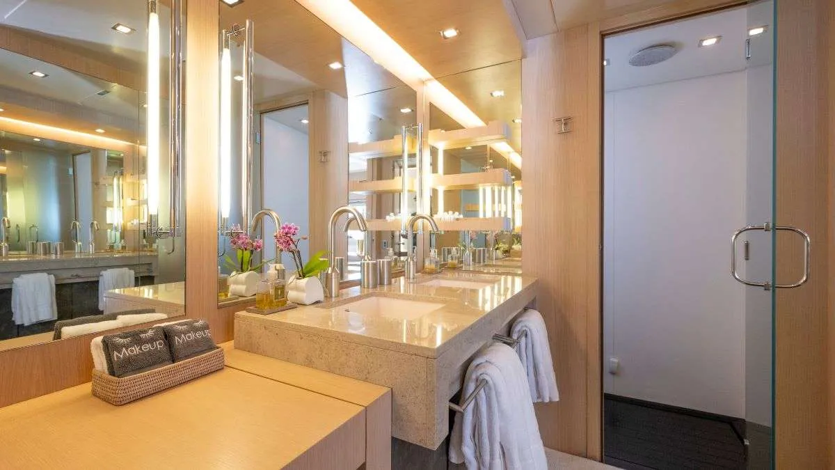 <p>Master Ensuite</p>