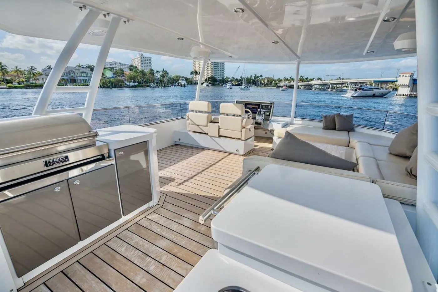 <p>Flybridge</p>
