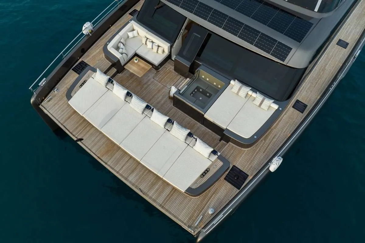 Bow and Foredeck