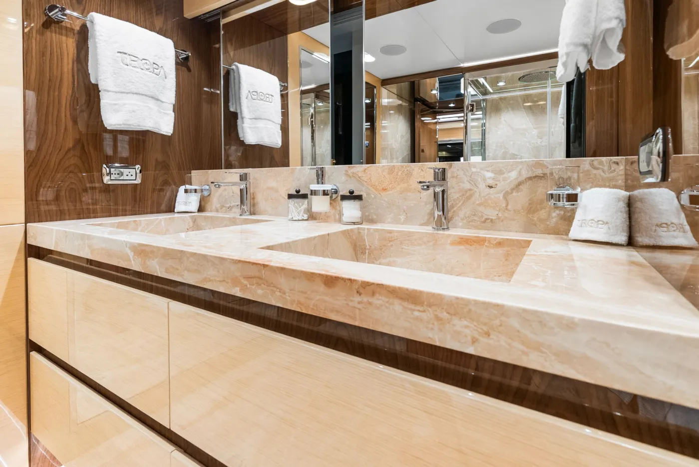 <p>Owner’s Deck Ensuite</p>