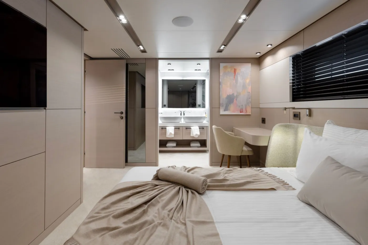 <p>Double Cabin</p>