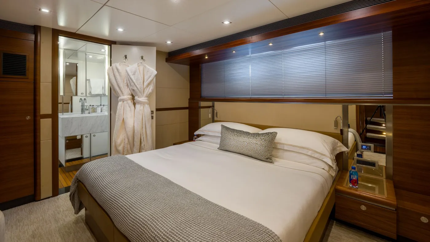 <p>King Stateroom Mid Ship (port)</p>
