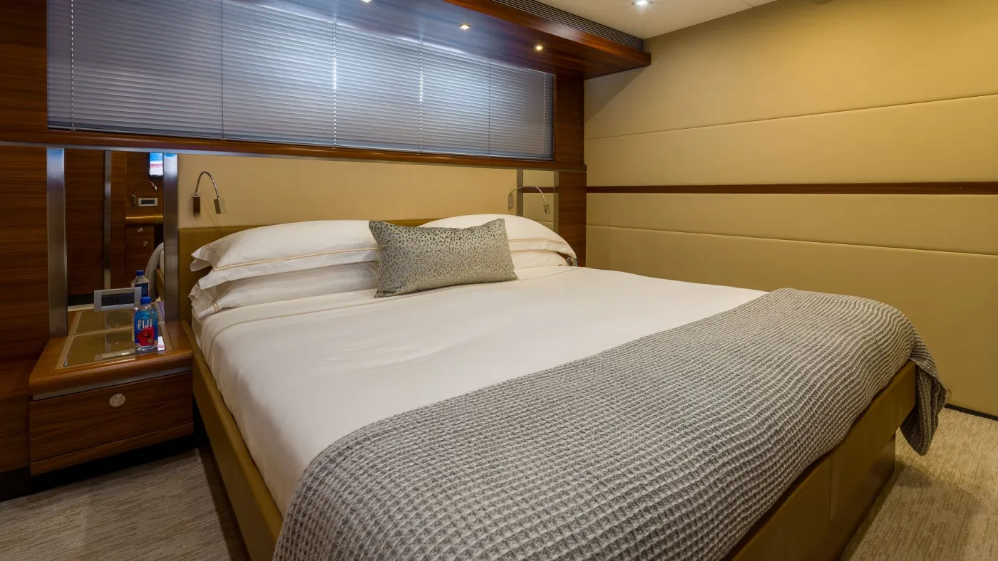 <p>King Stateroom Mid Ship (port)</p>