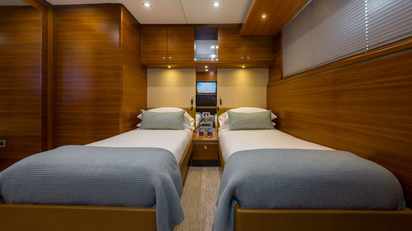 <p>Twin Stateroom #1 with Pullman Mid Ship (Stbt)</p>