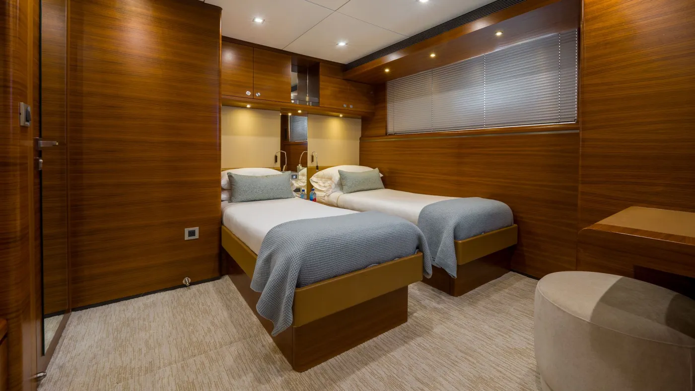 <p>Twin Stateroom #1 with Pullman Mid Ship (Stbt)</p>