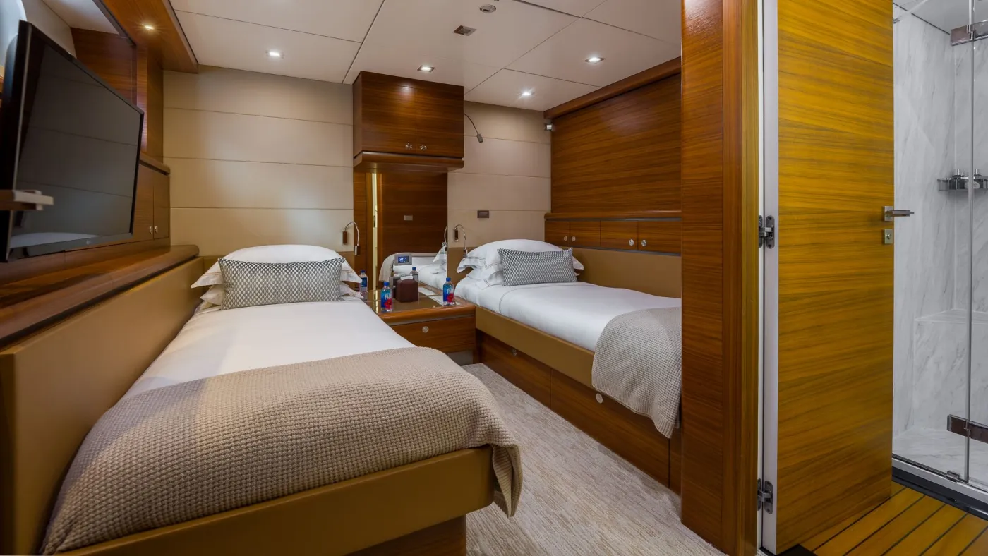<p>Aft Twin Stateroom #2 with Pullman (Separate Staircase)</p>