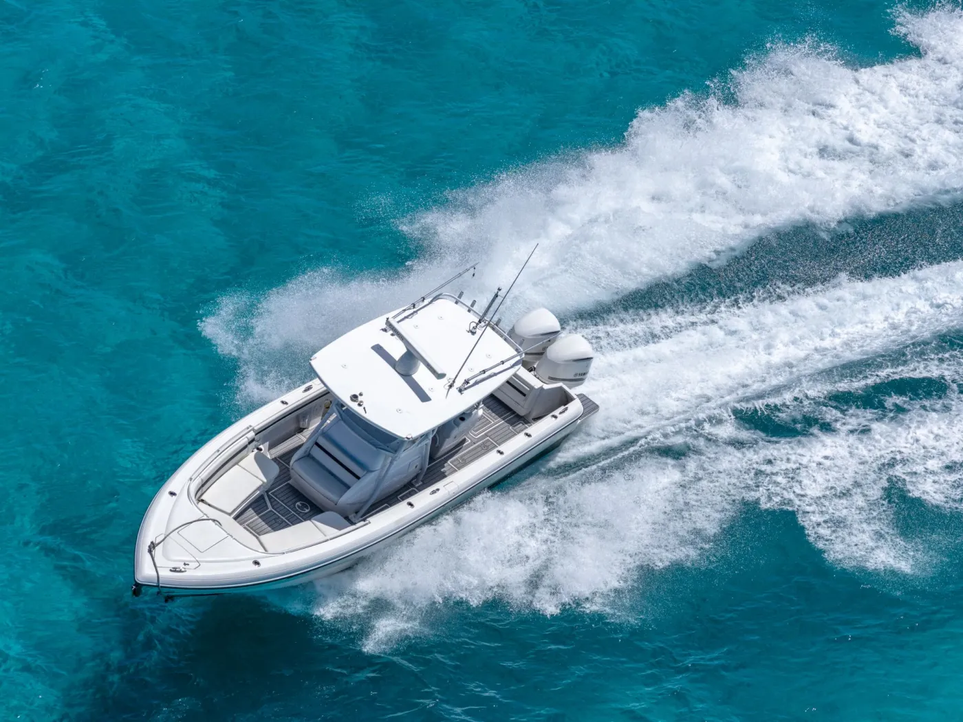 <p>32′ Center Console Intrepid</p>
