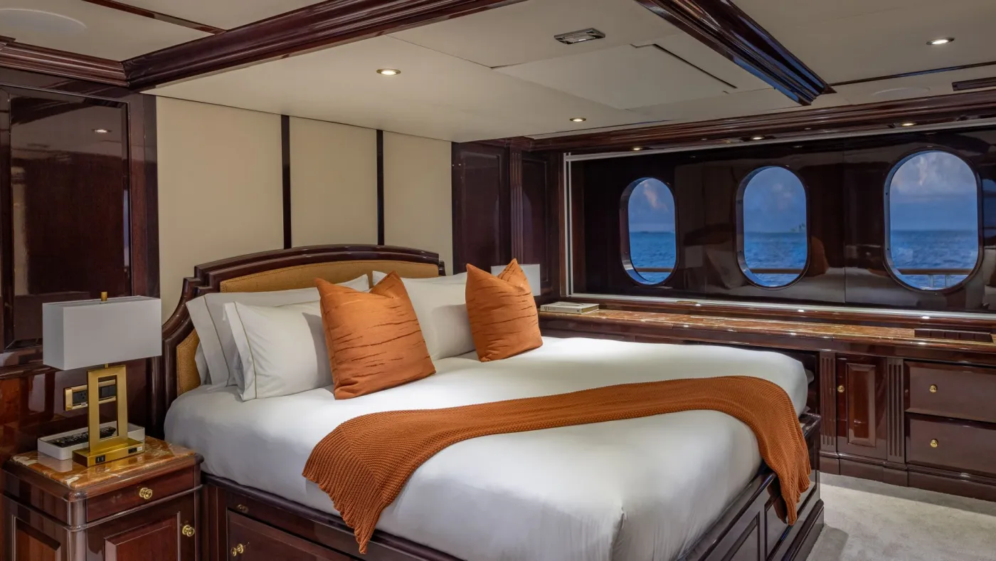 <p>Master King Stateroom</p>