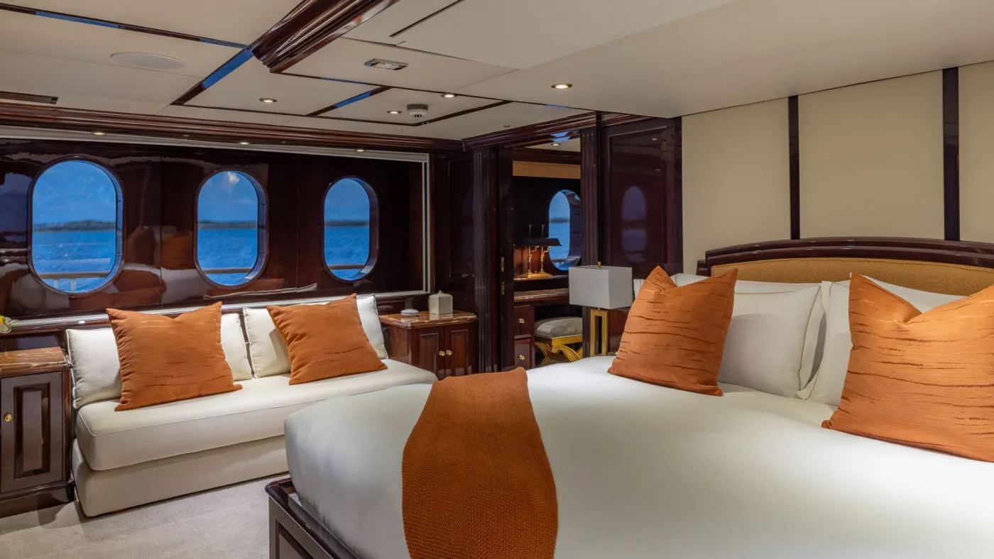 <p>Master King Stateroom</p>