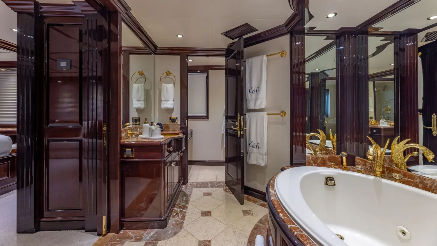 <p>Master Ensuite</p>