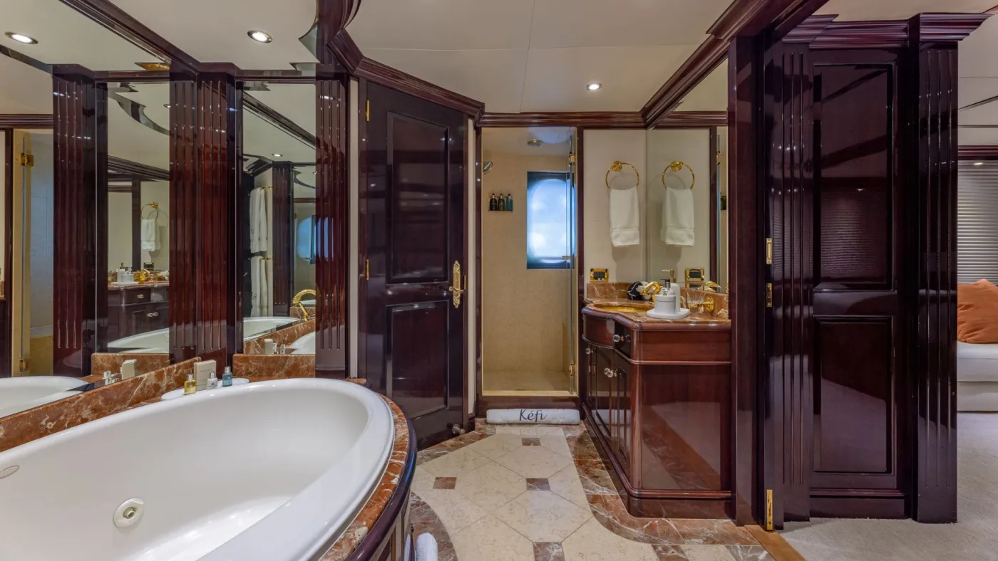 <p>Master Ensuite</p>