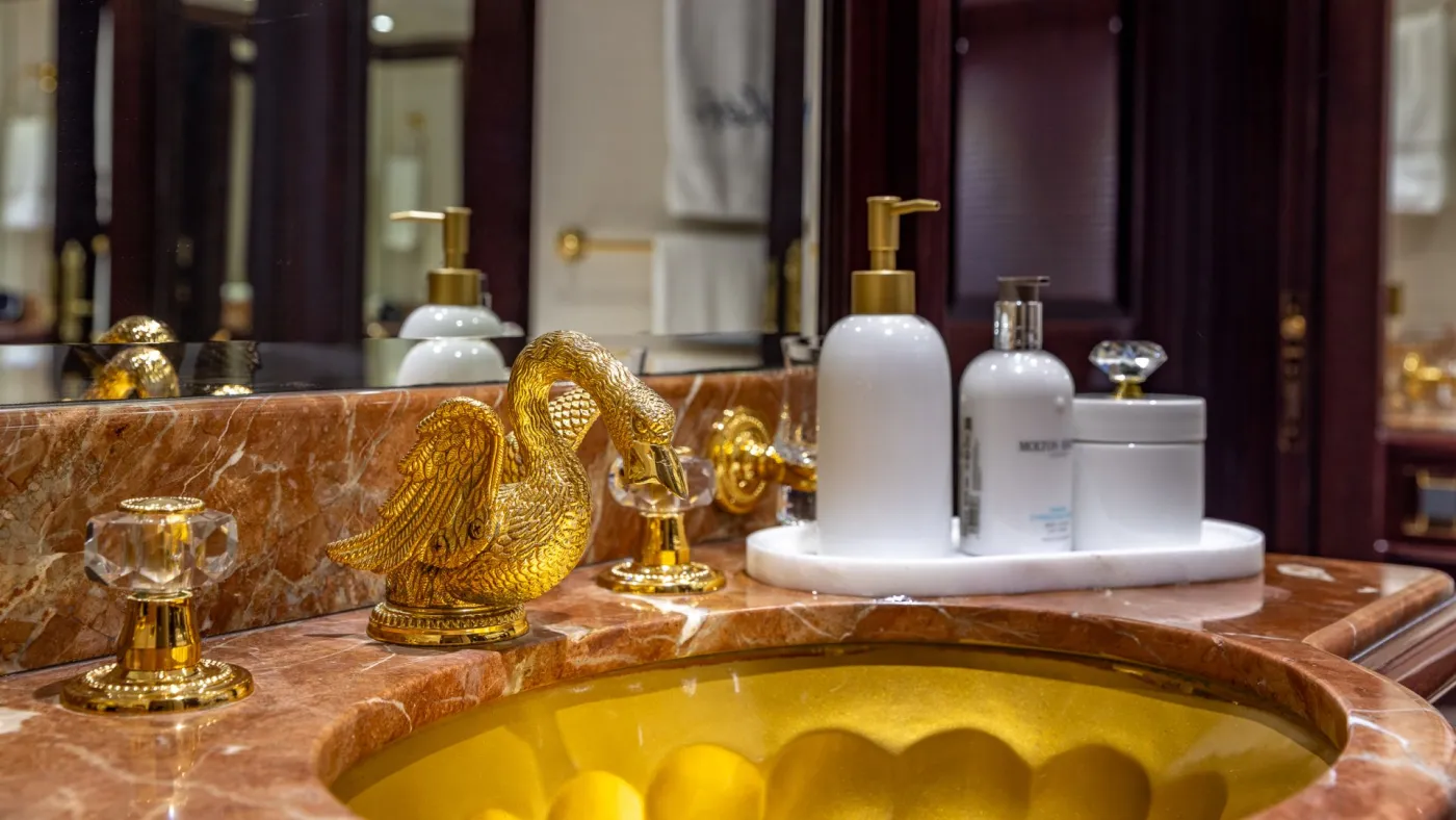 <p>Master Ensuite</p>