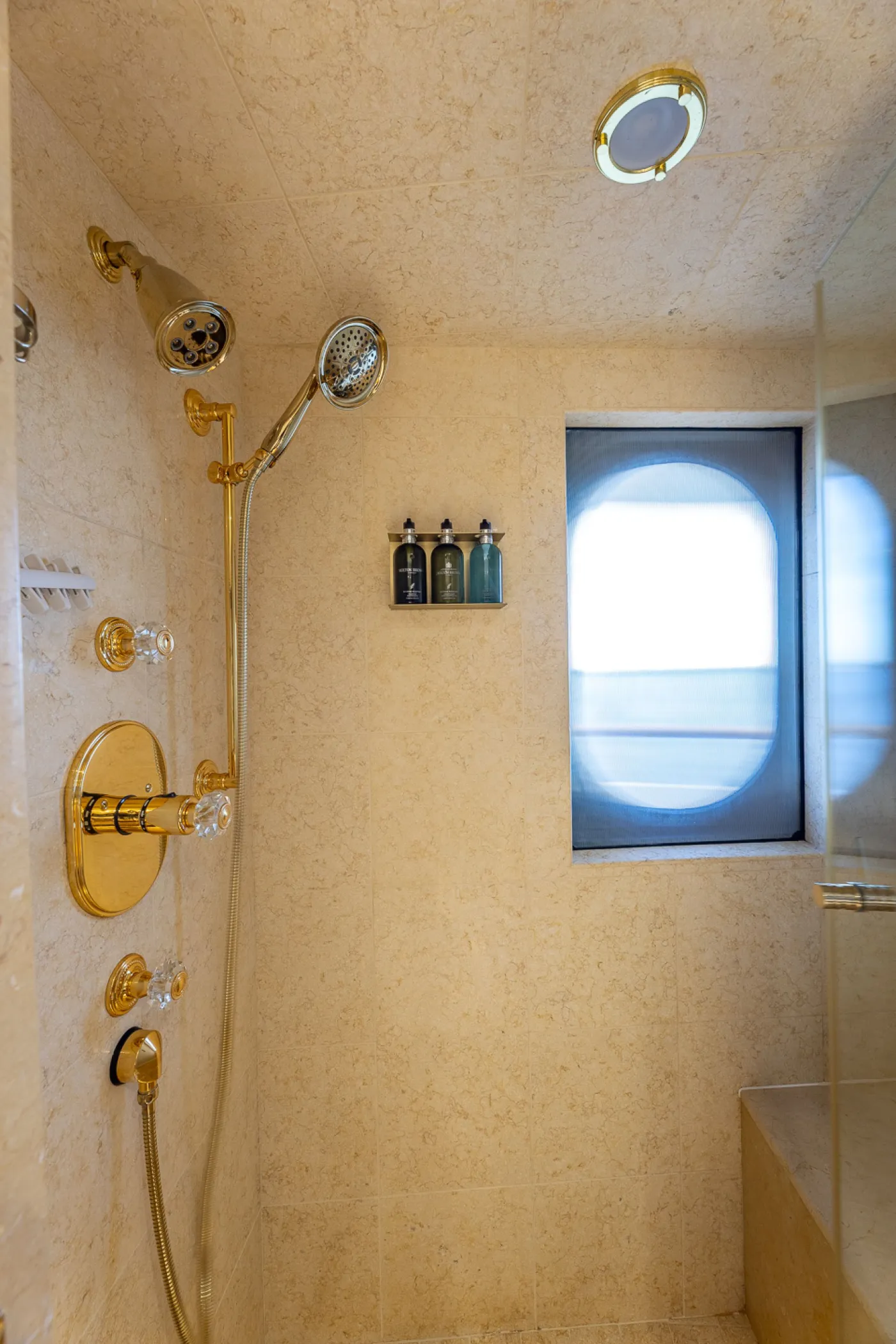<p>Master Ensuite</p>