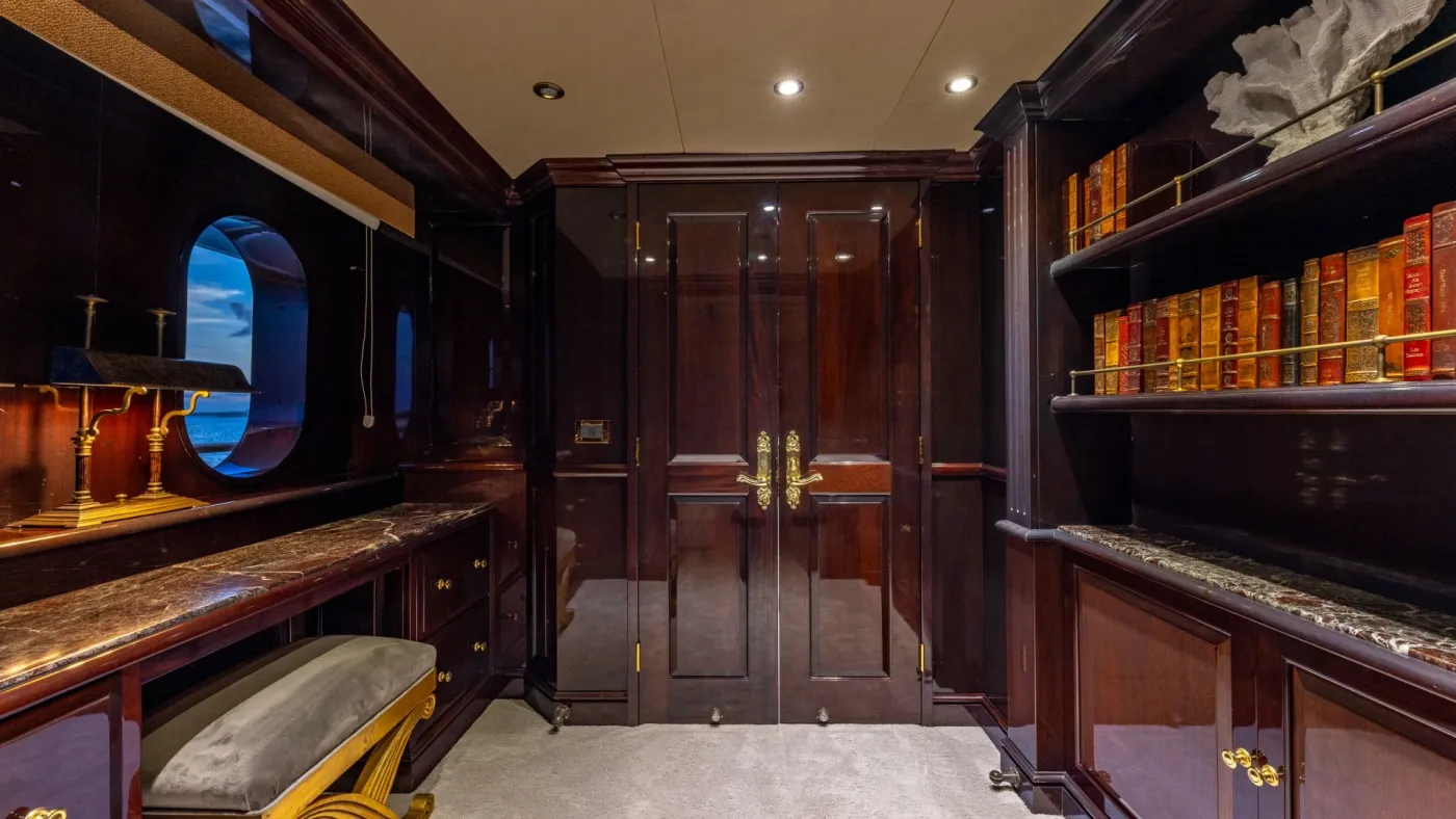 <p>Hallway</p>