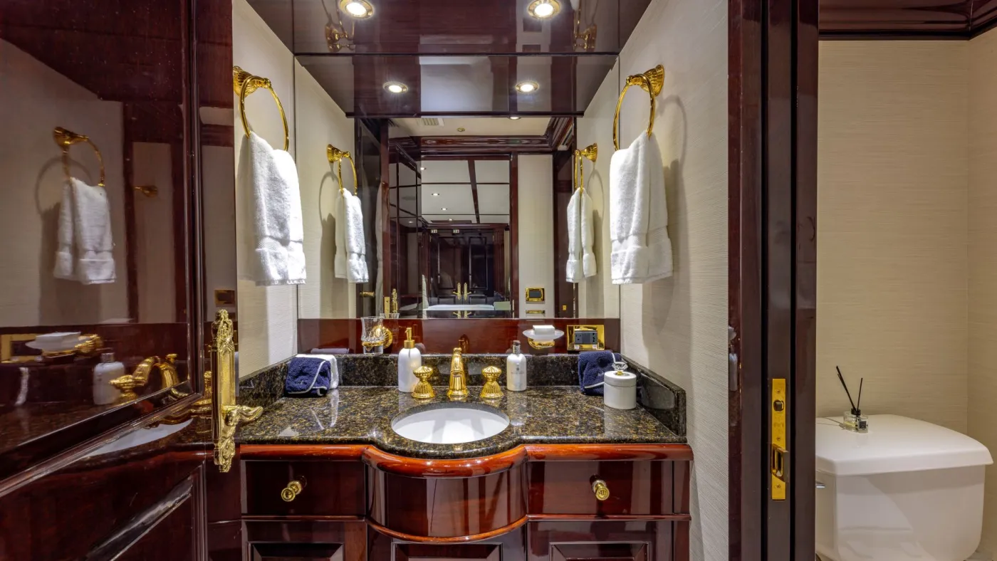 <p>Queen Ensuite #1</p>