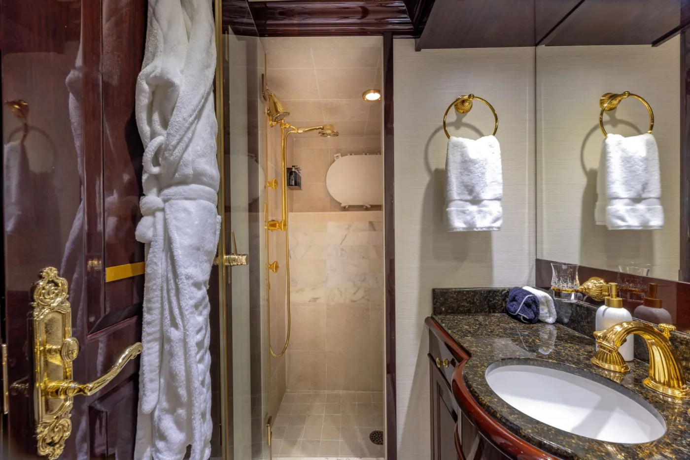 <p>Queen Ensuite #1</p>