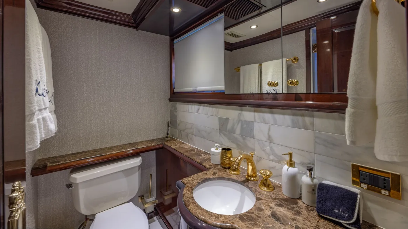<p>Queen Ensuite #2</p>