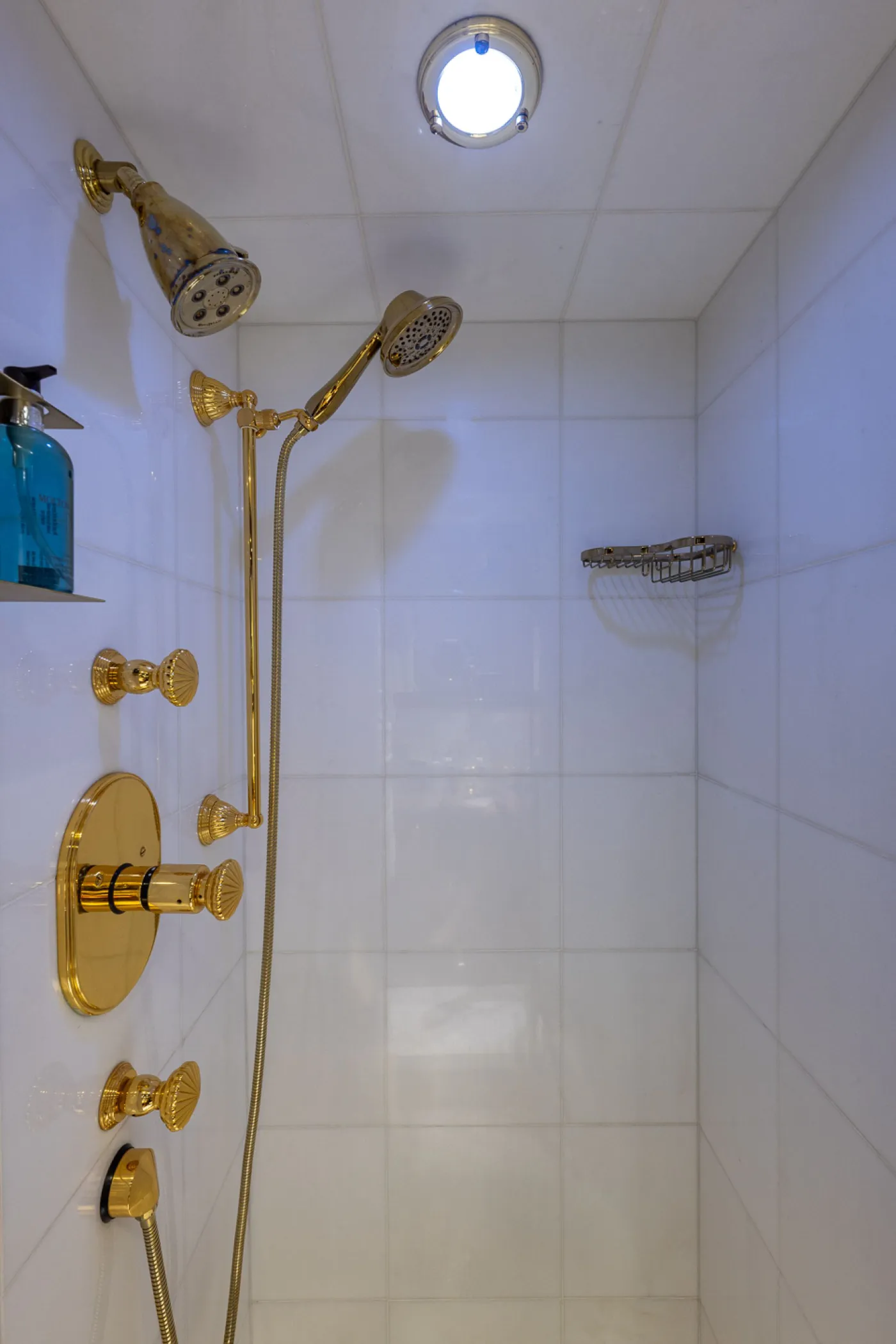 <p>Queen Ensuite #2</p>