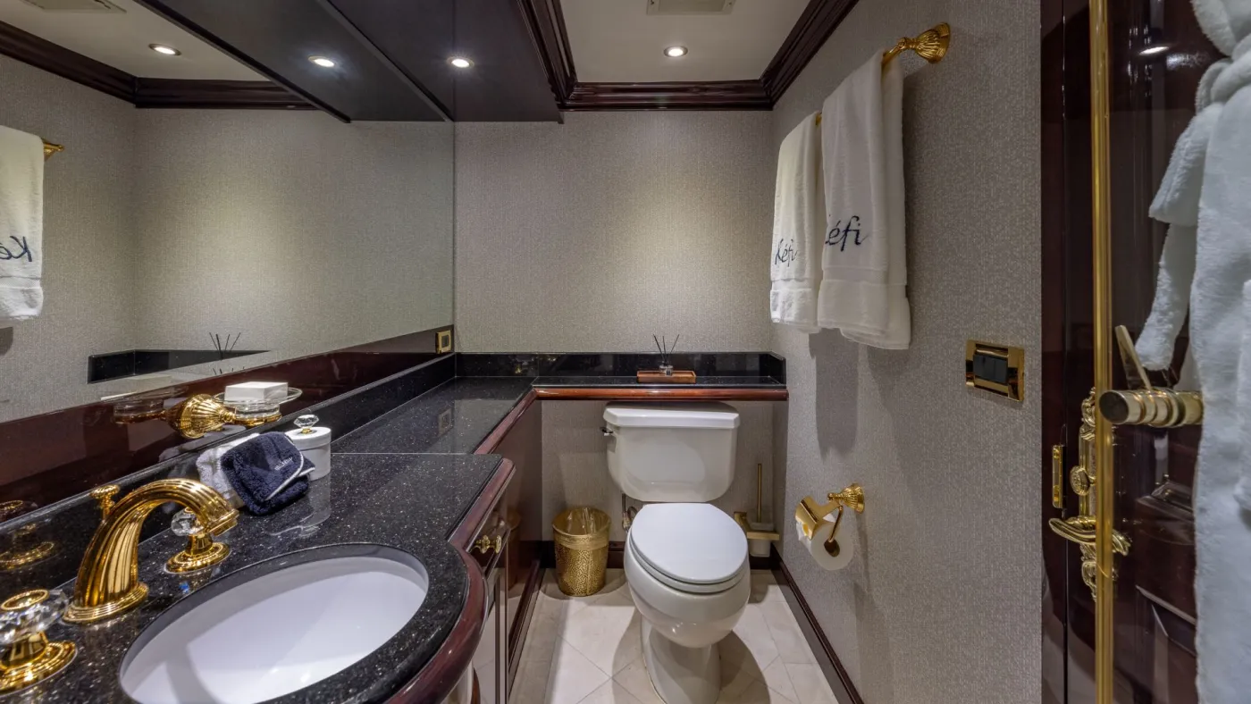 <p>Queen Ensuite #3</p>