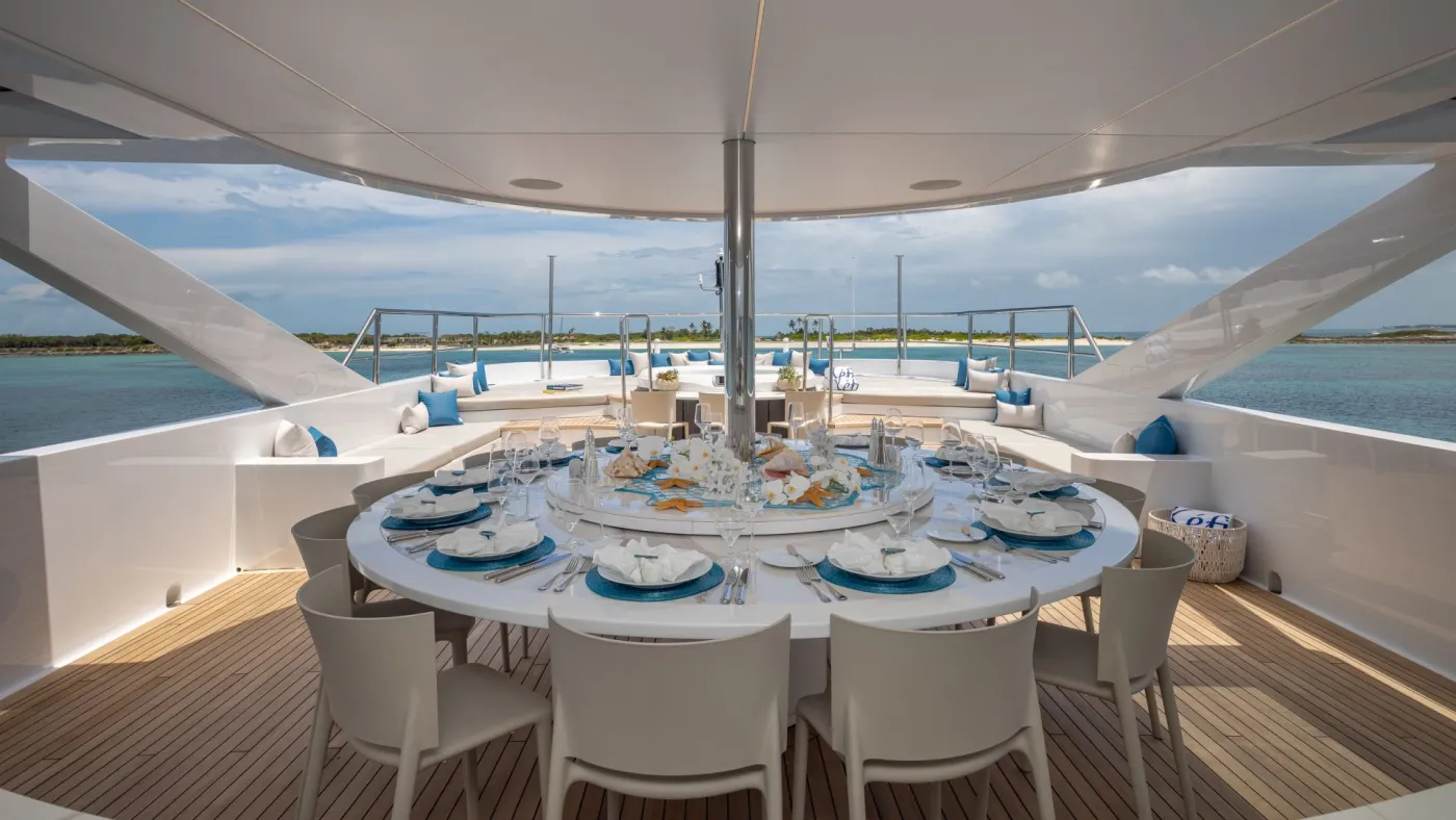 <p>Sundeck Dining Lazy Suzan</p>
