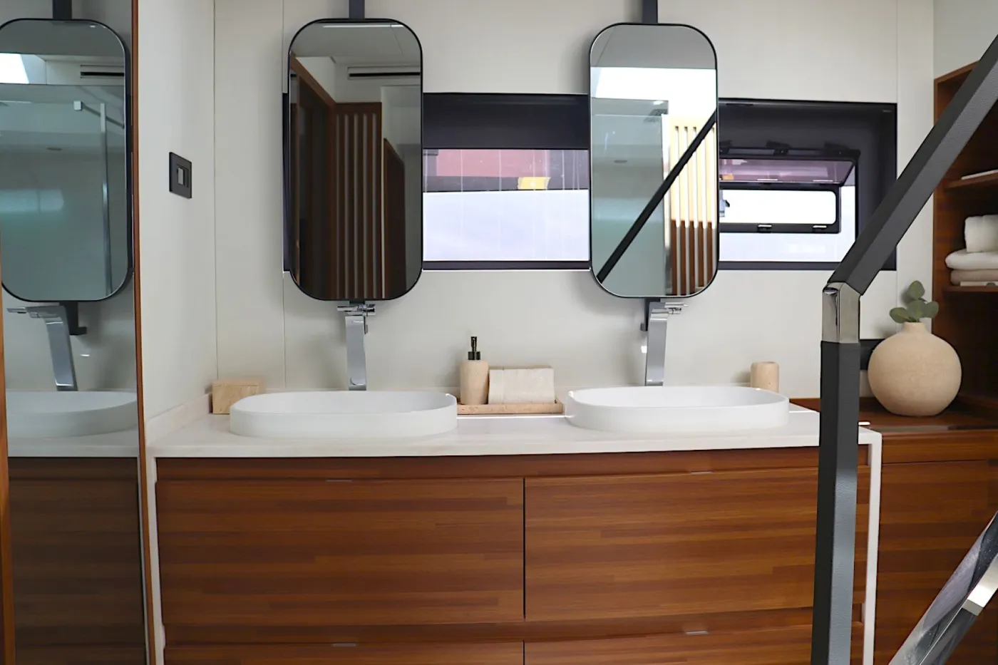 <p>Guest head and shower</p>