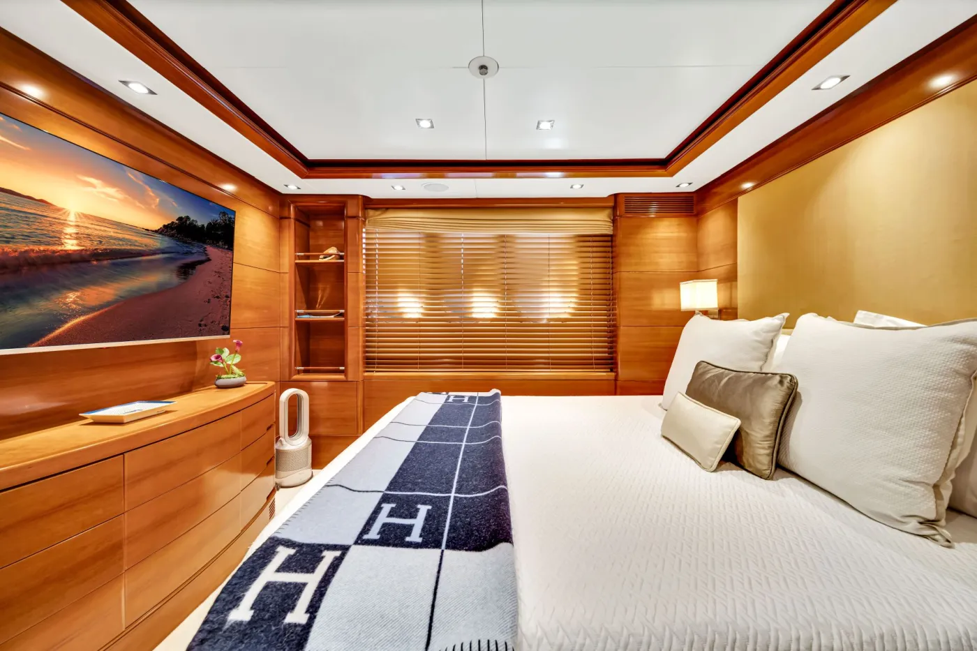 <p>Port & Starboard Queen #1</p>