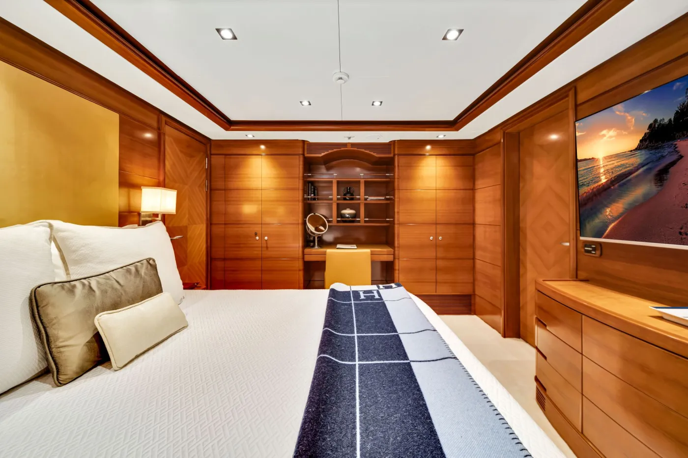 <p>Port & Starboard Queen #1</p>