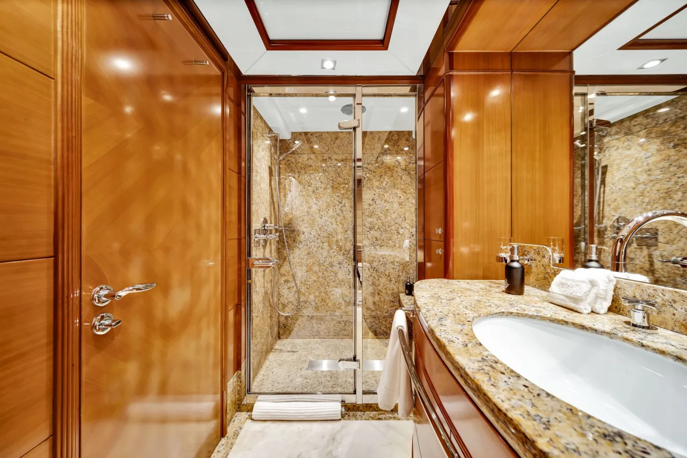 <p>Queen Ensuite #1 (Stand up Shower & Japanese Style bidet) #1</p>