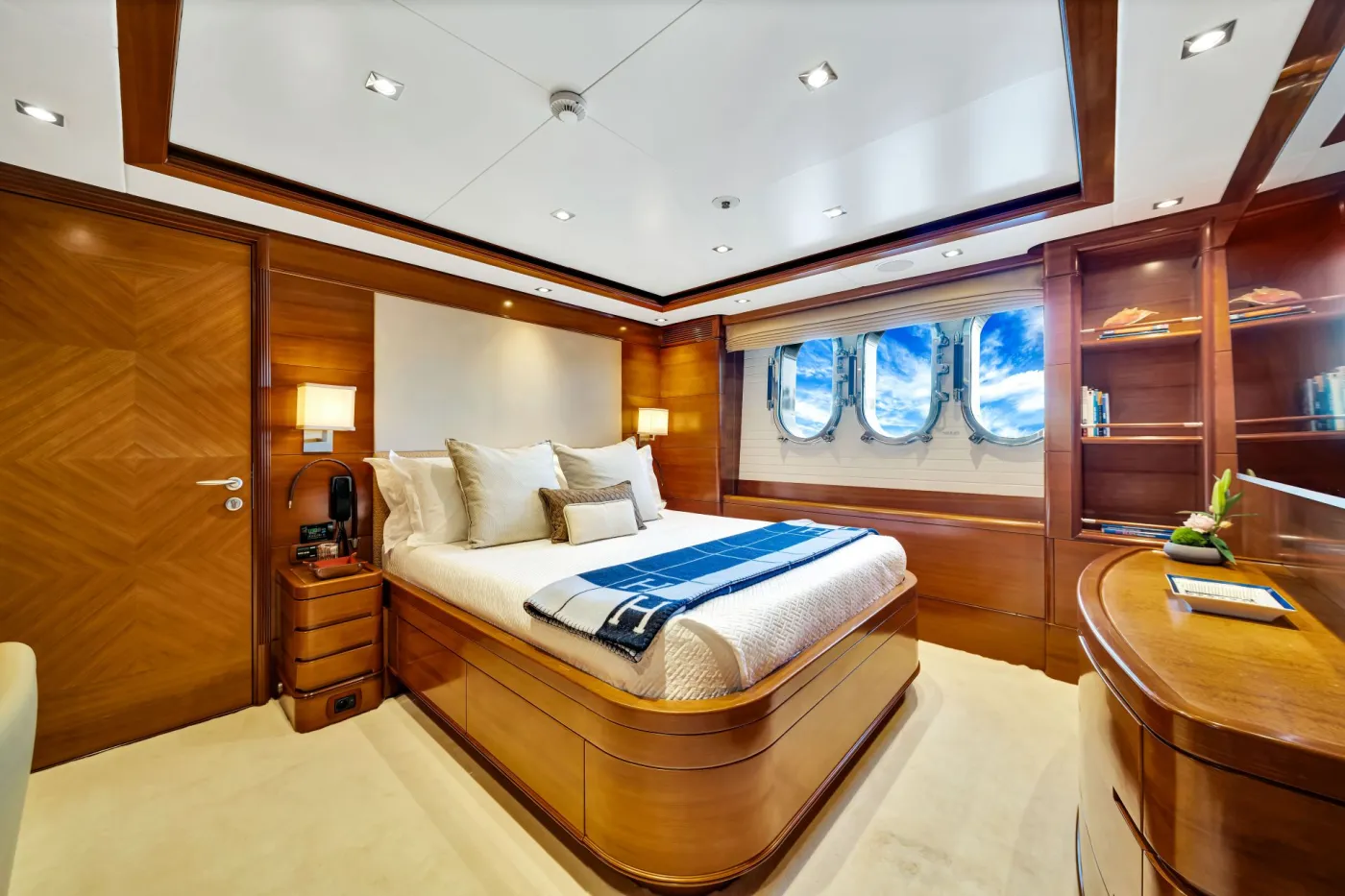 <p>Port & Starboard Queen #2</p>