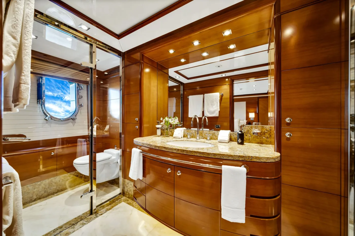 <p>Queen Ensuite #2 (Stand up Shower & Japanese Style bidet) #1</p>