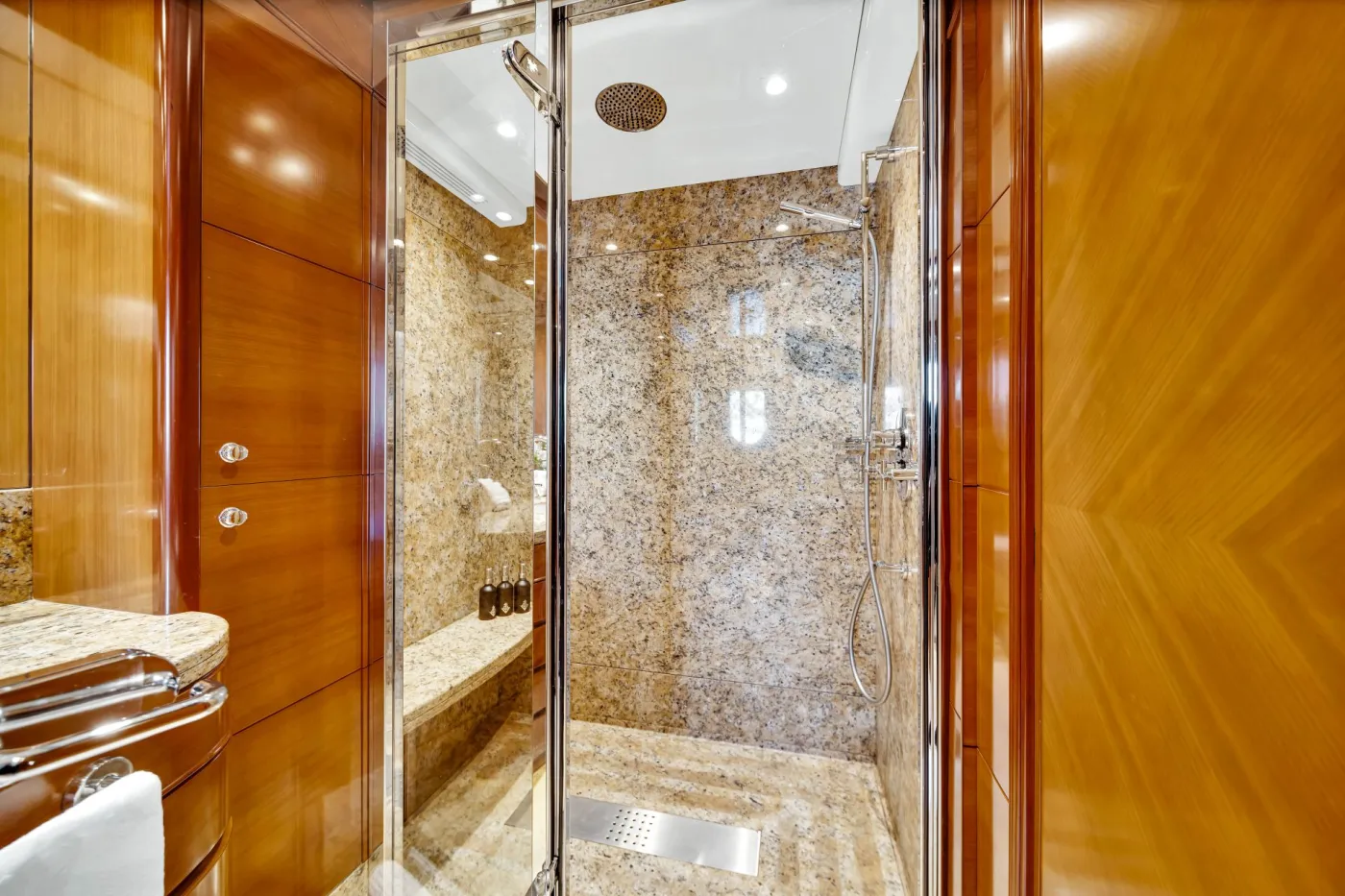 <p>Queen Ensuite #2 (Stand up Shower & Japanese Style bidet) #1</p>