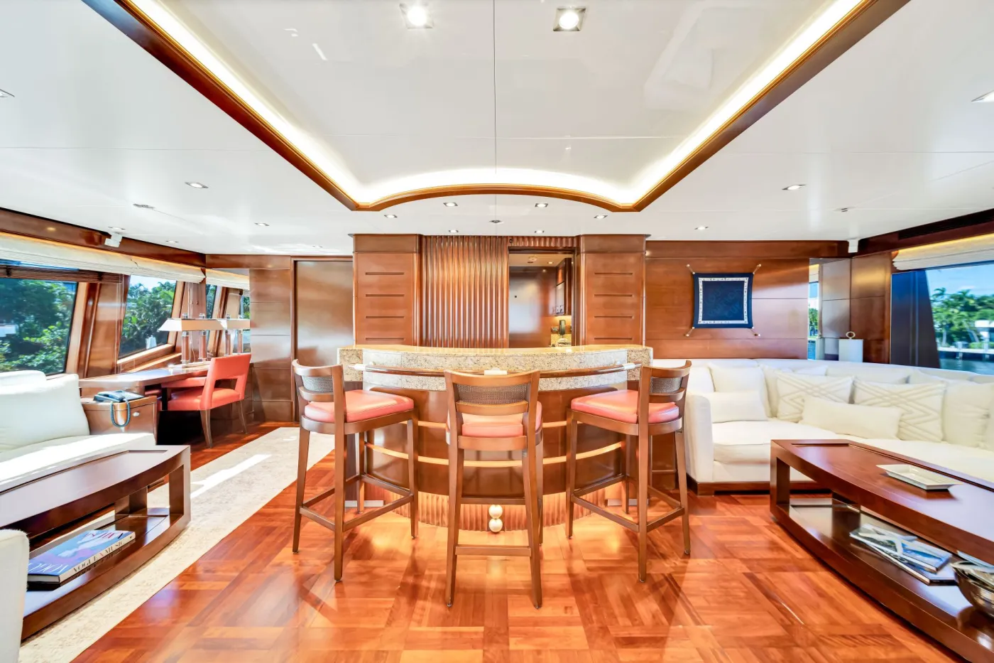 <p>Sky Lounge Forward</p>