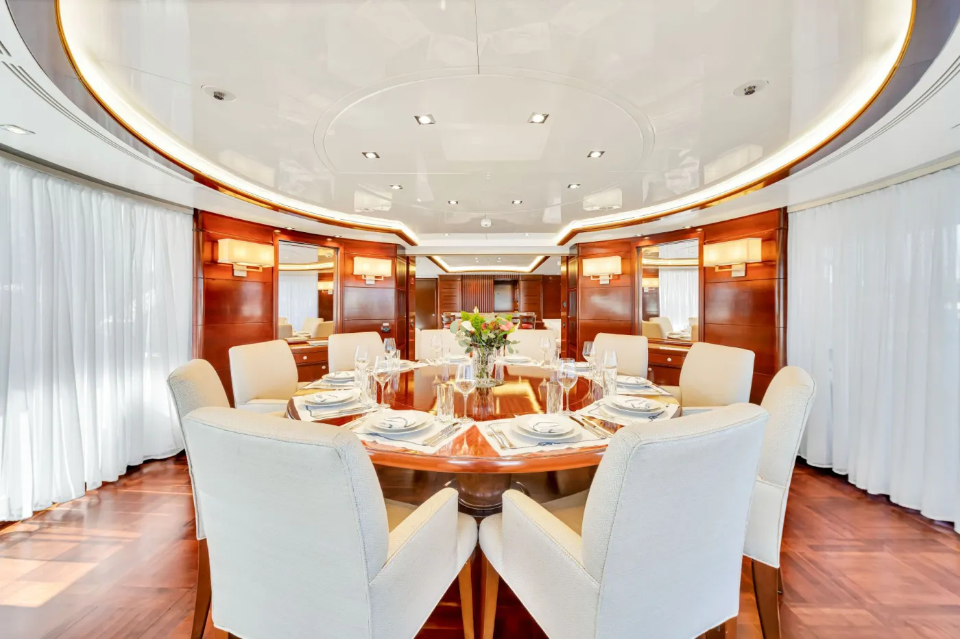<p>Sky Lounge Dining</p>