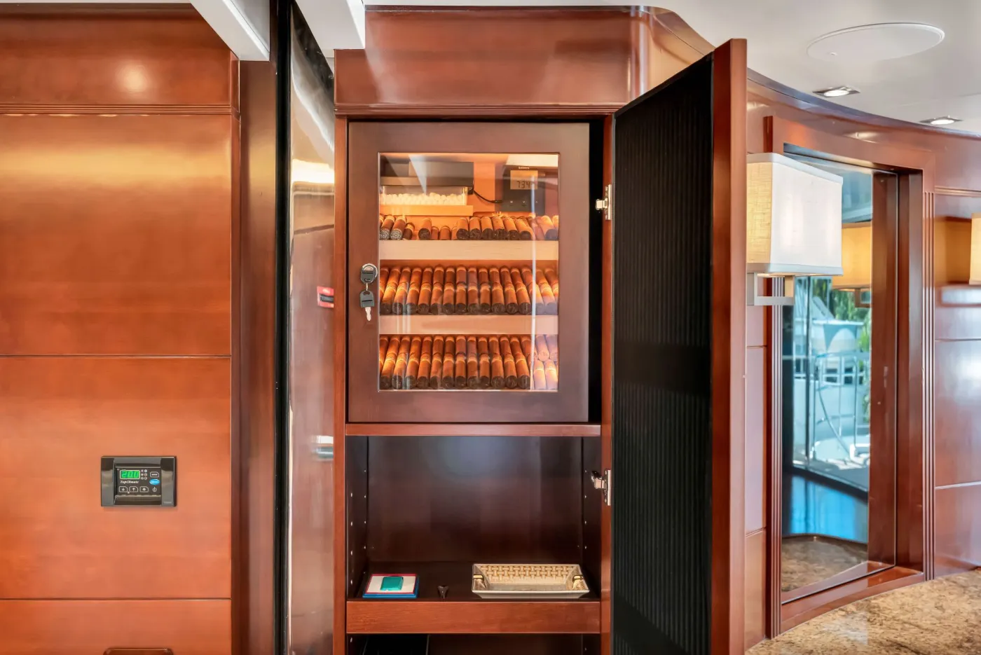 <p>Sky Lounge Cigar Bar</p>