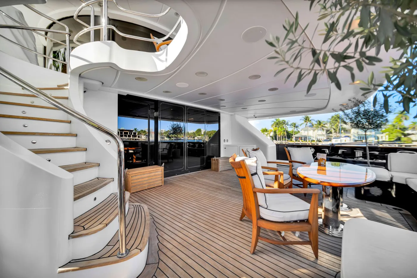 <p>Stairs to Upper Deck</p>