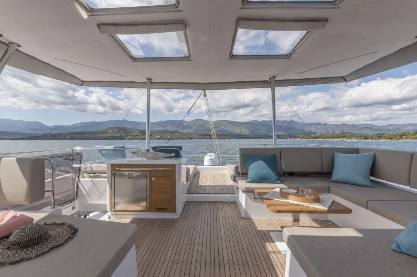 <p>Flybridge</p>